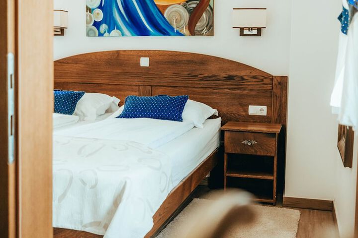 Room 25 of 106