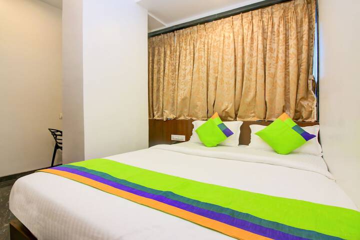 Room 8 of 33