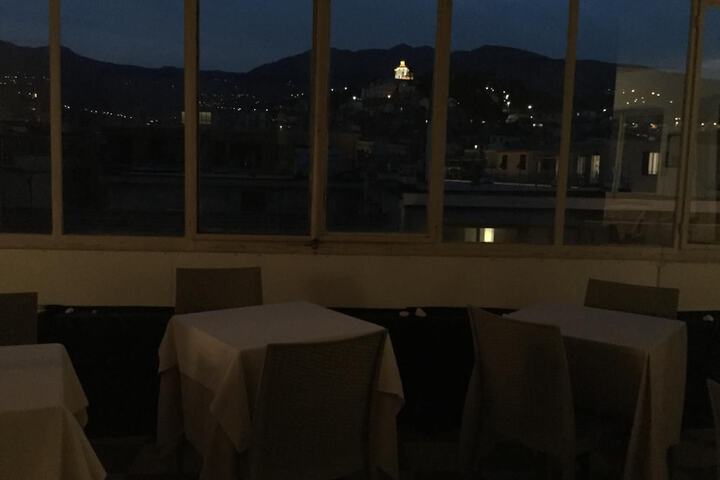 Dining 34 of 49