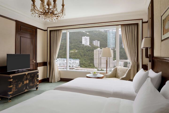 Room 4 of 119