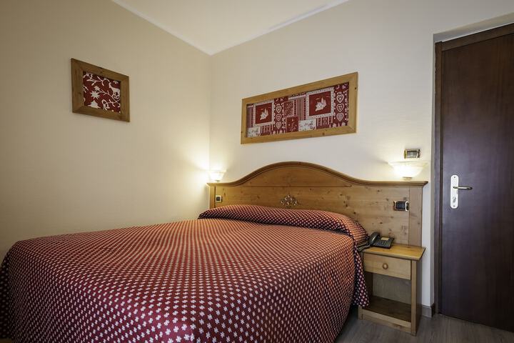 Room 48 of 100