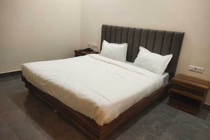 Room 13 of 53
