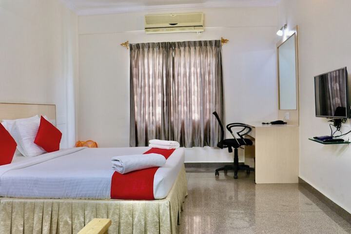 Room 6 of 16