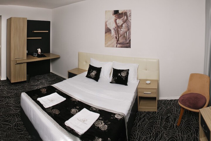 Room 3 of 88