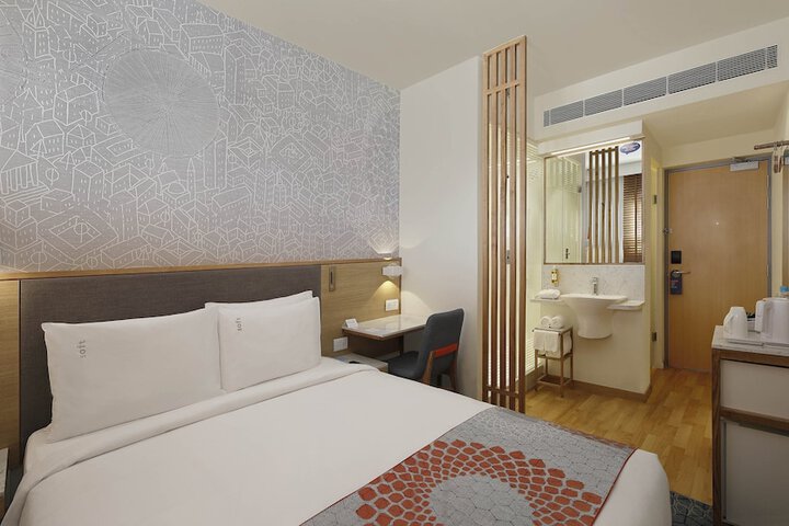 Room 3 of 56