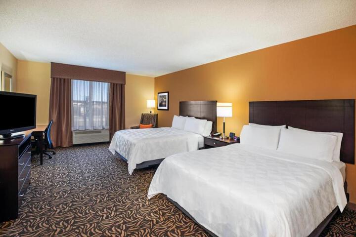 1 Queen Bed (9 of 9)