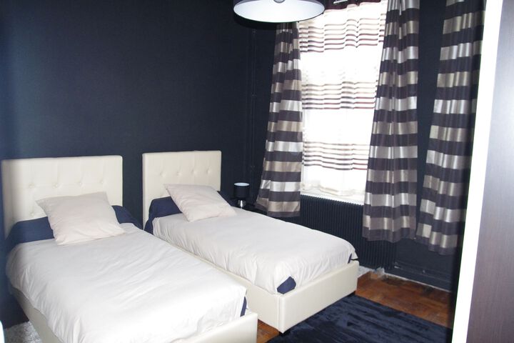 Room 8 of 18