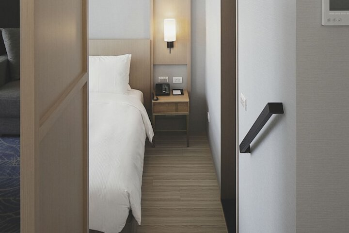 Room 12 of 66