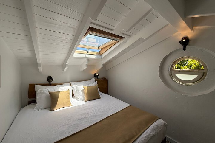 Room 44 of 194
