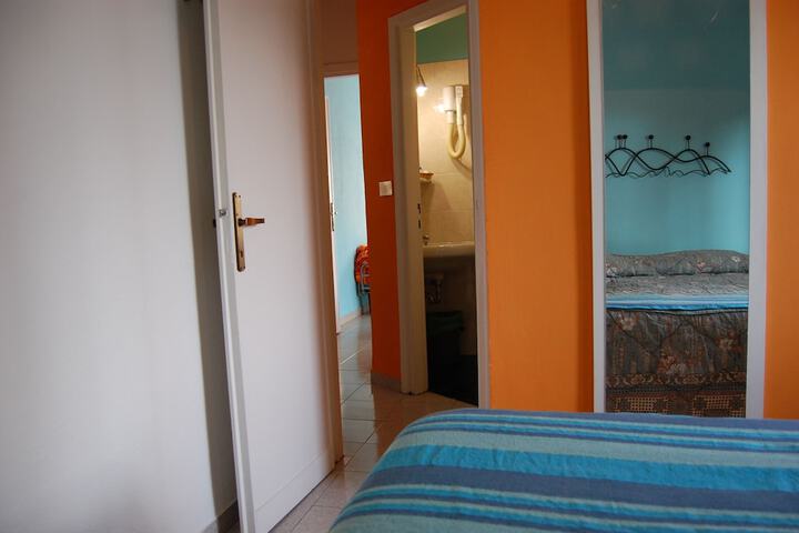 Room 6 of 42