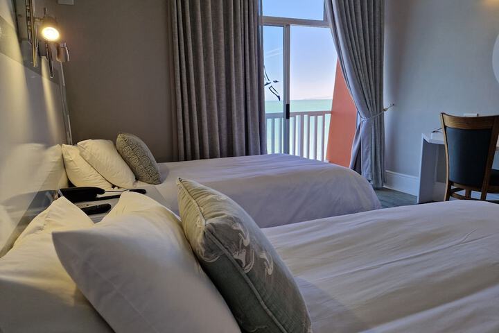 Room 35 of 106