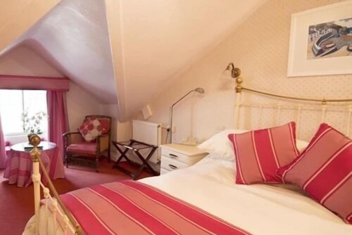 Room 4 of 33