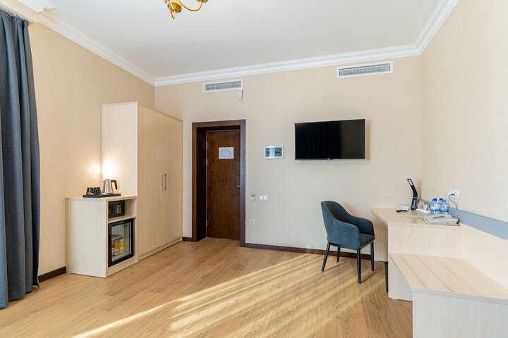 Room 4 of 50