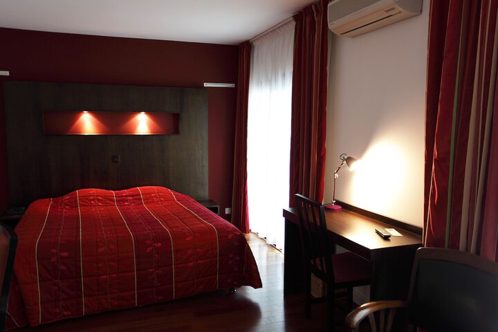 Room 5 of 62
