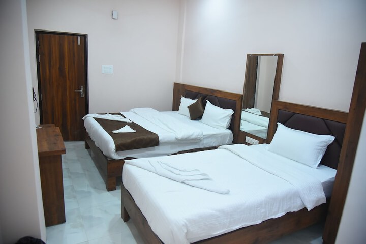 Room 20 of 33