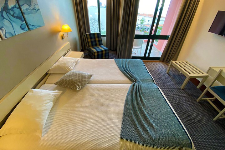 Room 13 of 34
