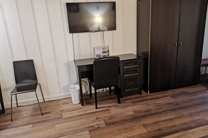 Room 46 of 80