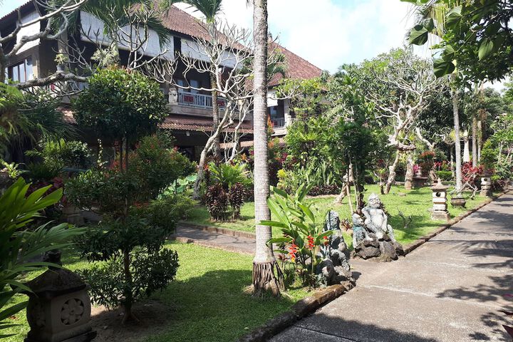 Hotel Exterior 60 of 75