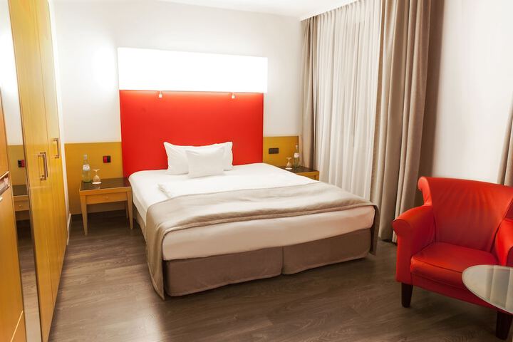 Room 16 of 60