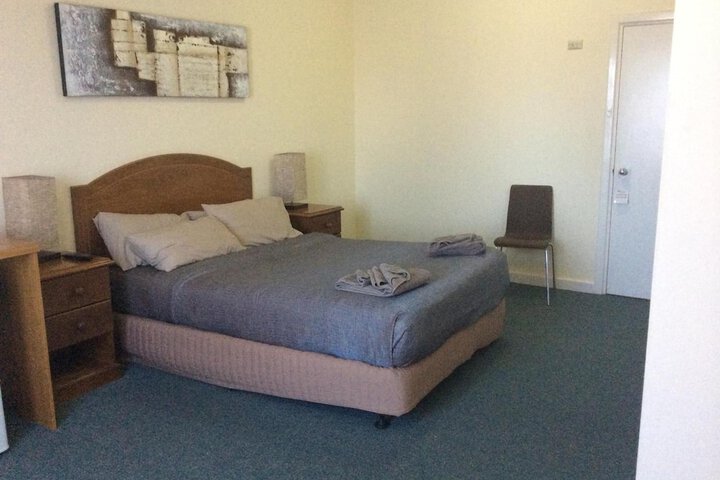 Room 9 of 32