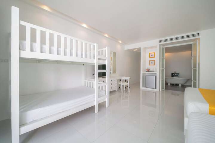 Room 14 of 86