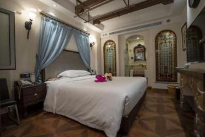 Room 9 of 9