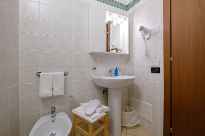 Room 35 of 115
