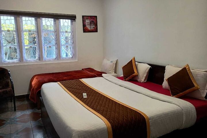 Room 8 of 12