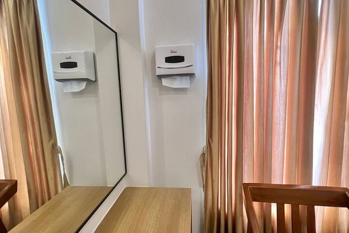 Room 13 of 37