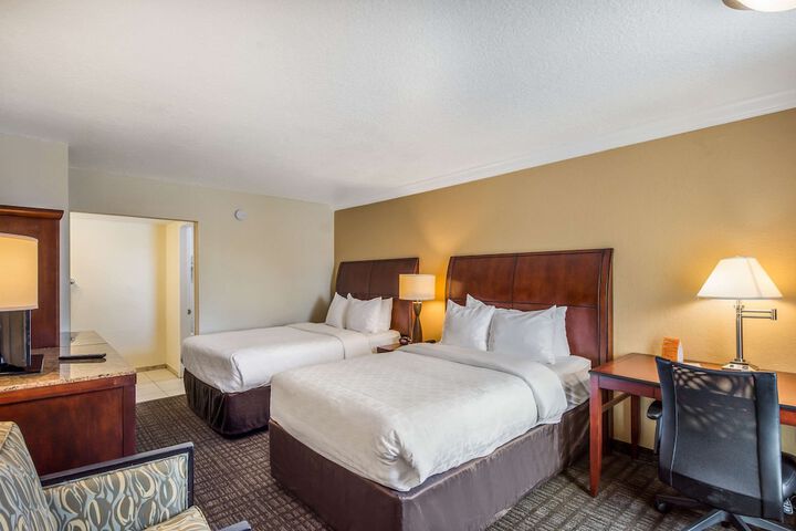 2 Double Beds Accessible (35 of 49)