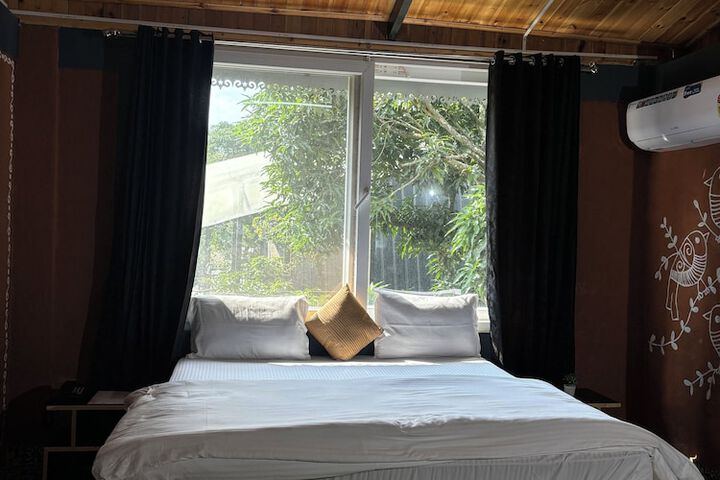 Room 14 of 102