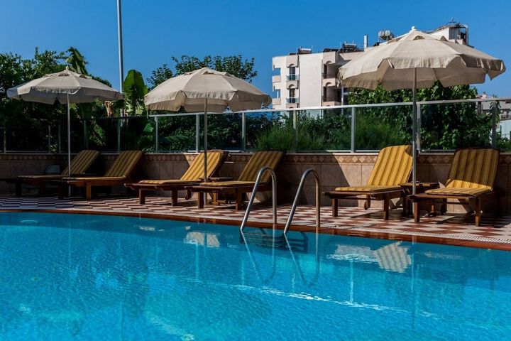 Hotel with Pool