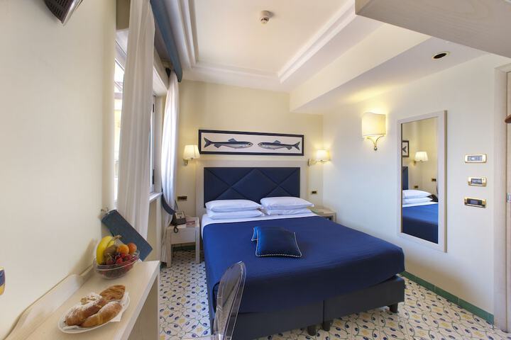 Room 8 of 37