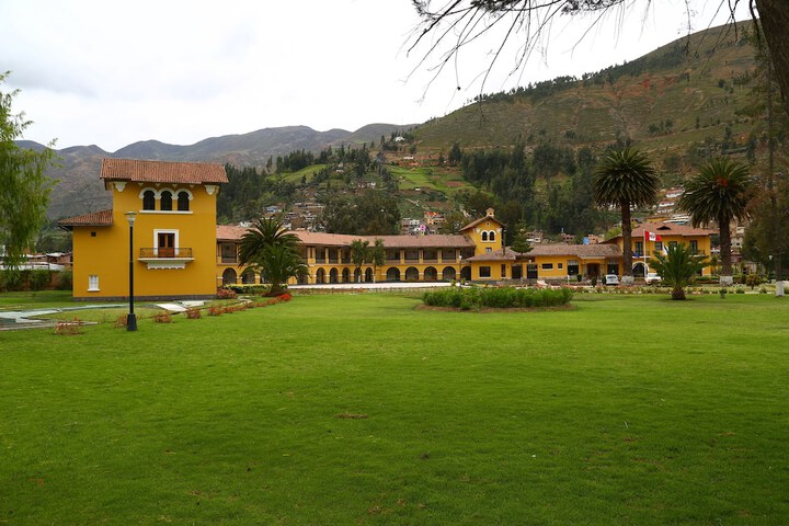 Hotel Exterior 87 of 96