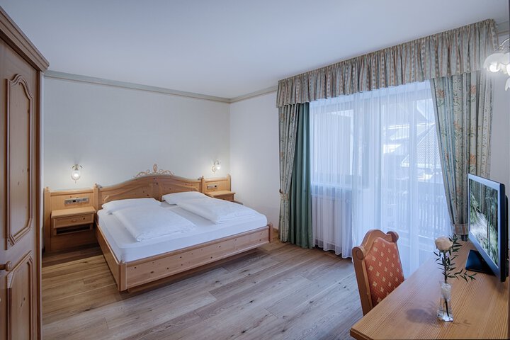 Room 7 of 32