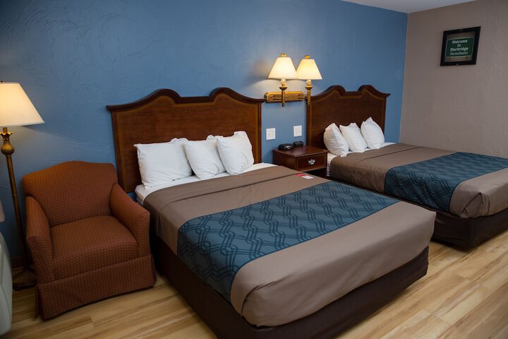 2 Queen Beds (6 of 16)