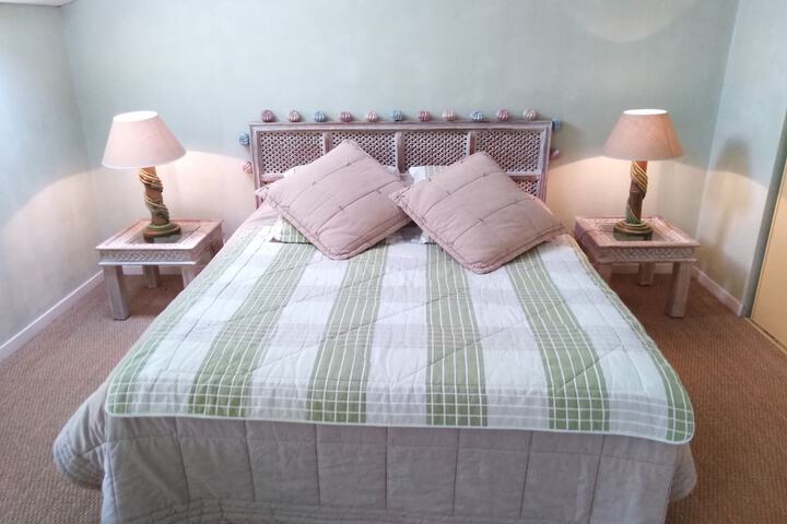 Room 2 of 39