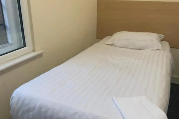 Room 5 of 11