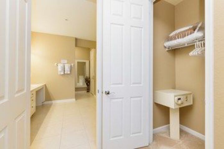 Room 13 of 23