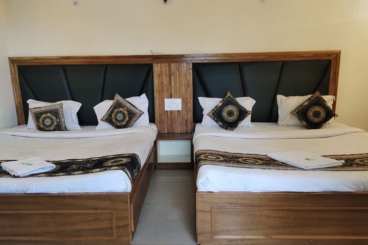 Room 4 of 7