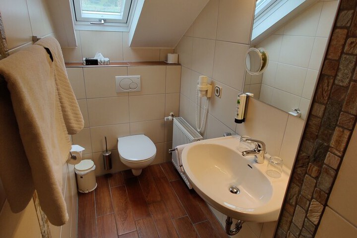 Room 16 of 31