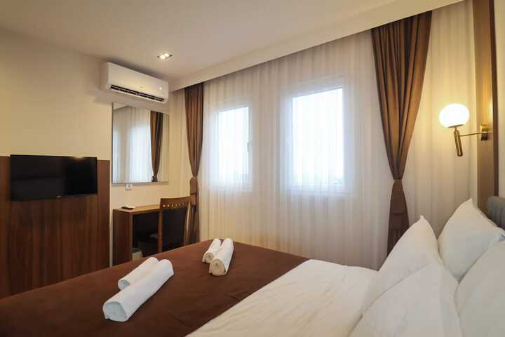 Room 27 of 98