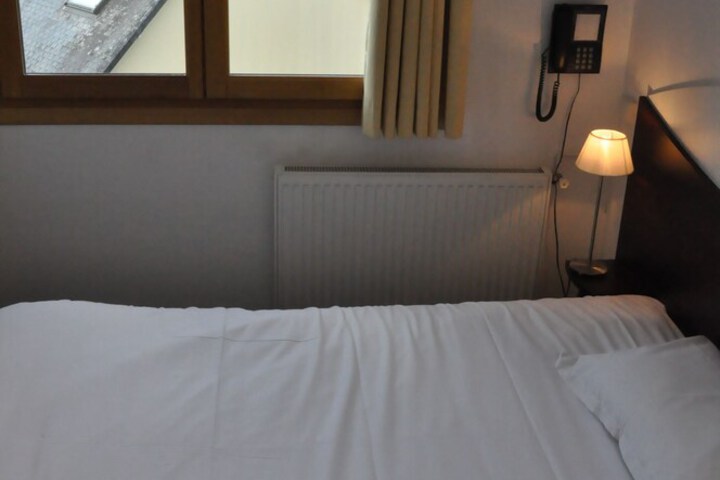 Room 53 of 98
