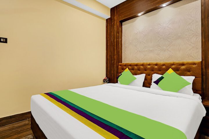 Room 10 of 36