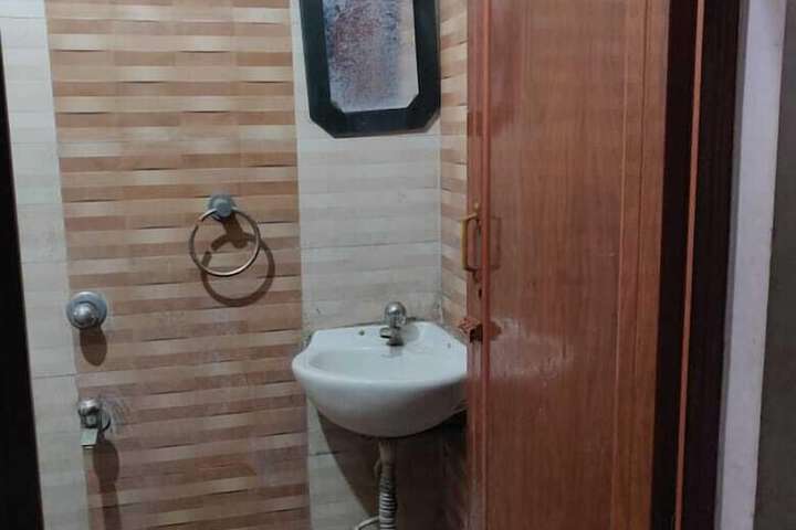 Room 7 of 11