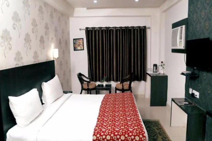 Room 8 of 25