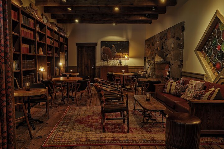Lounge 116 of 154