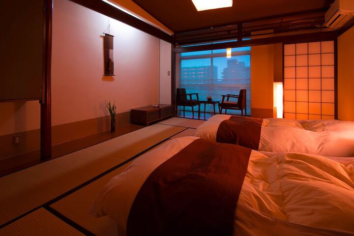 Room 8 of 60