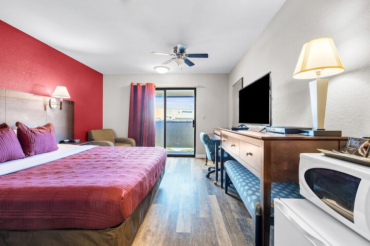 Standard King Bed Accessible (2 of 18)