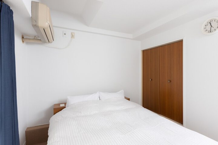 Room 4 of 28